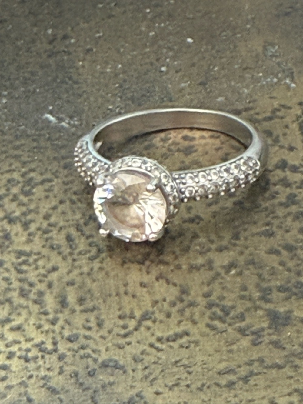 Gorgeous Sterling Silver Crystal Solitaire Ring - w/CZ’s in size 7 1/4